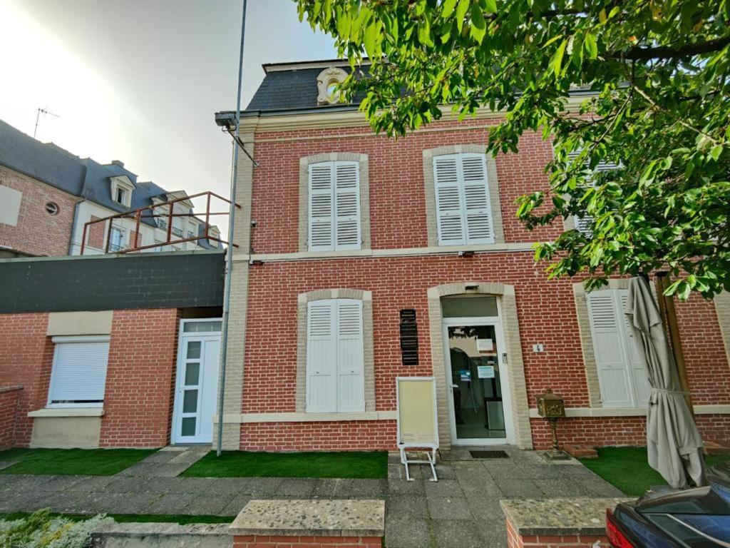 Appartement En Residence Gisors Luaran gambar